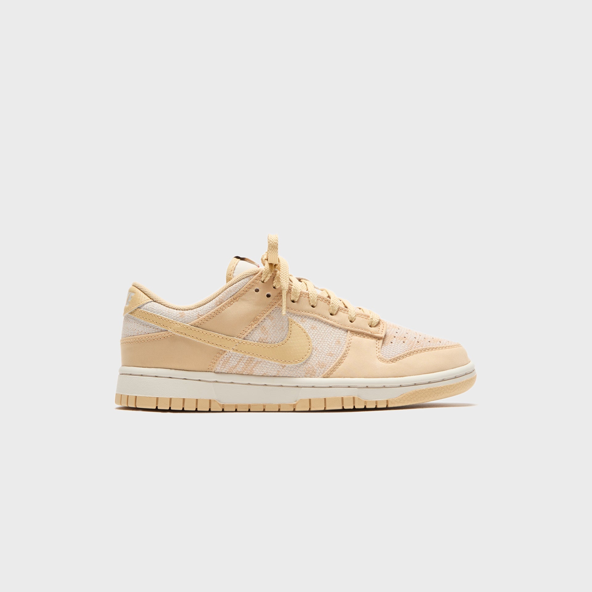 Nike WMNS Dunk Low - Light Orewood Brown / University Red / Black / Sesame