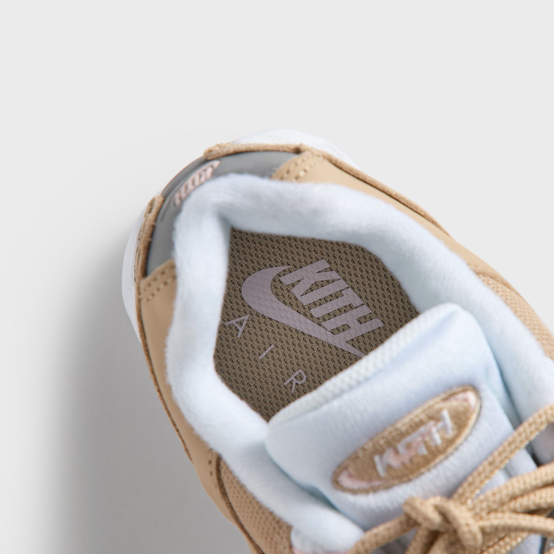 Footbed of the Kith Kids x Nike GS Air Max 95 Linen with Kith insole branding and blue lining