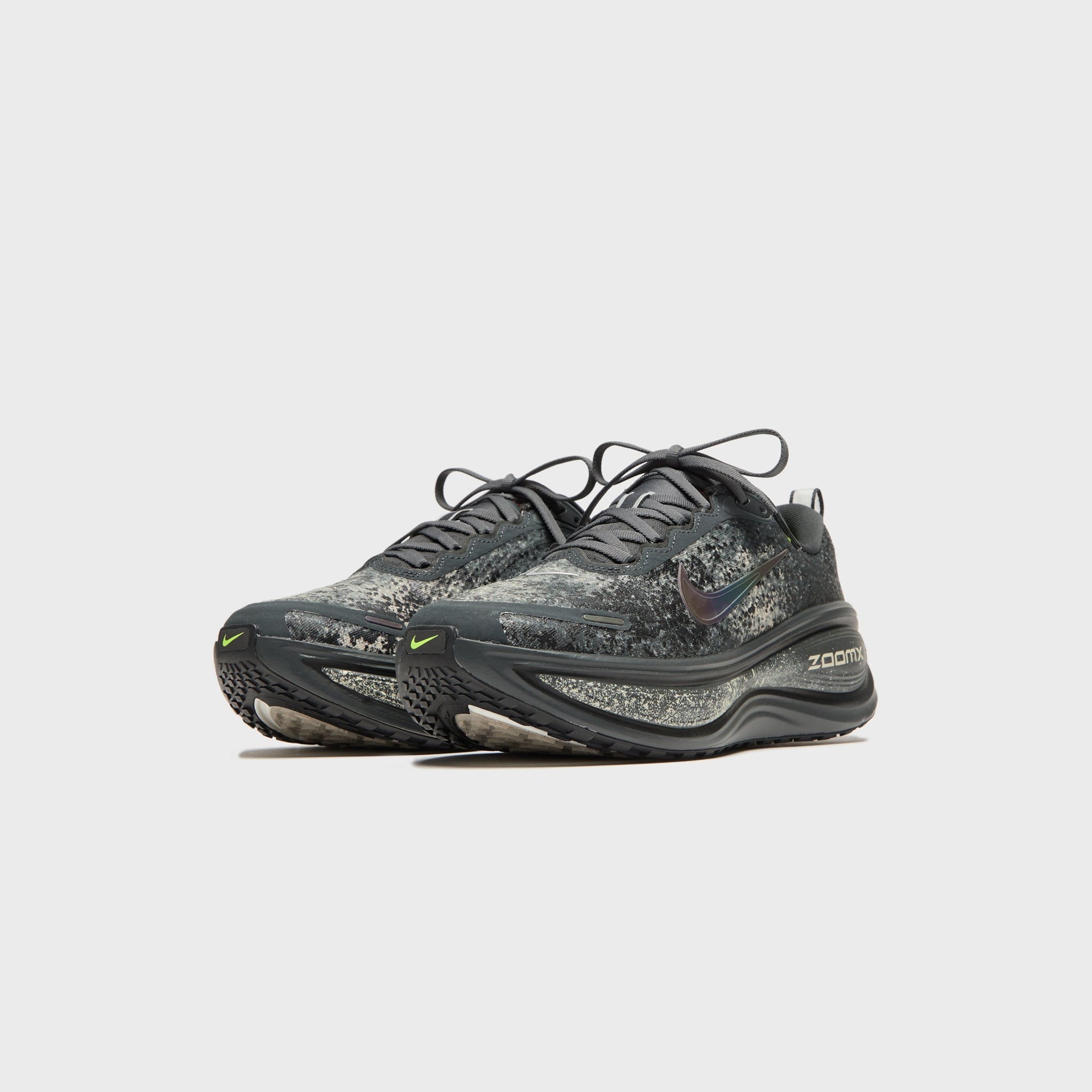 Nike Vomero Plus - Anthracite / Oatmeal / Volt / Black