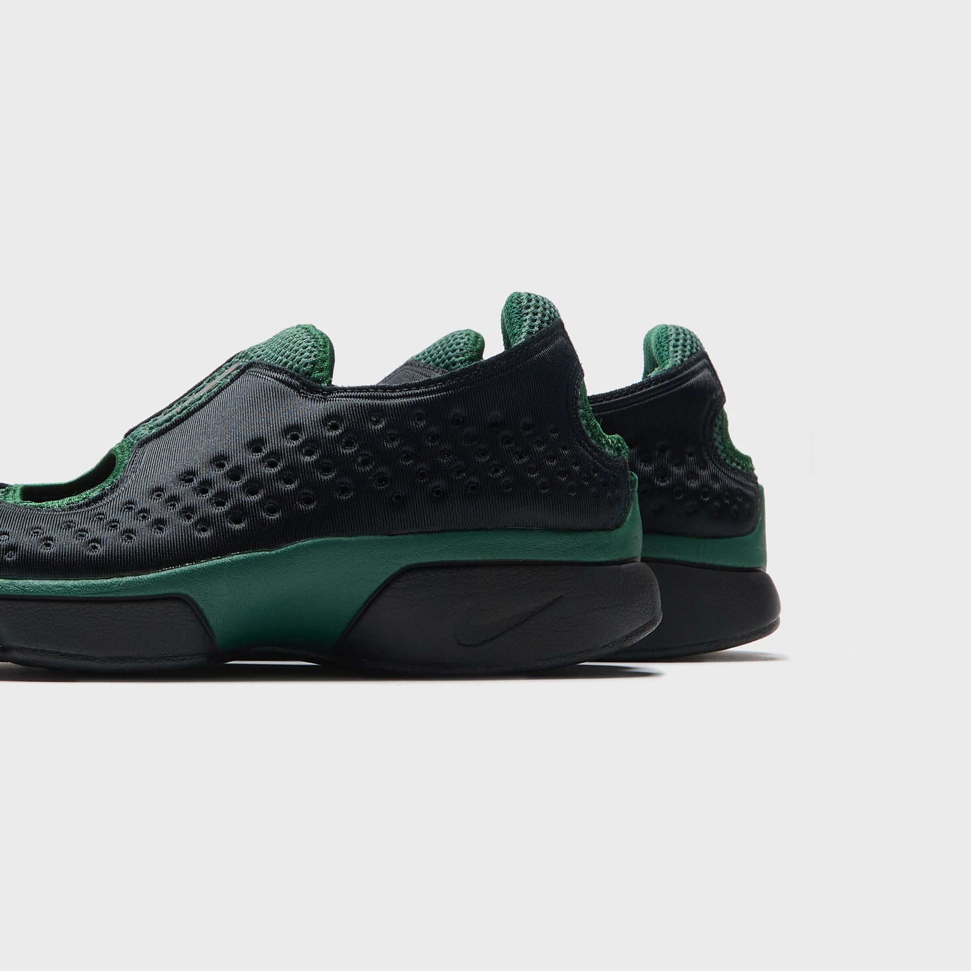 Nike WMNS Rift 2 - Black / Team Dark Green