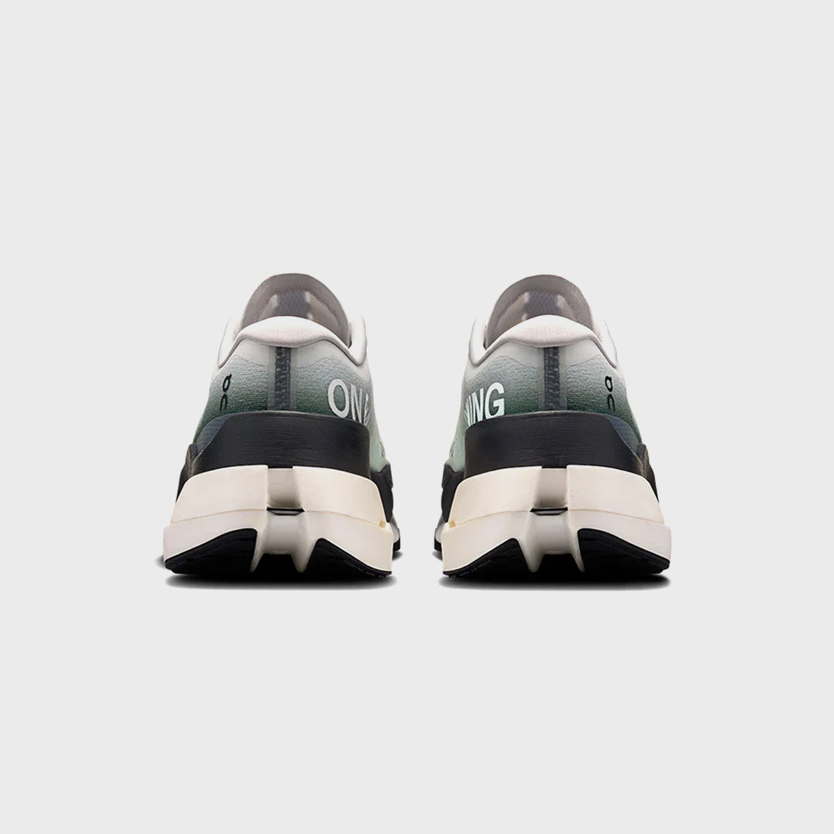 On Running Cloudboom Max - White / Black