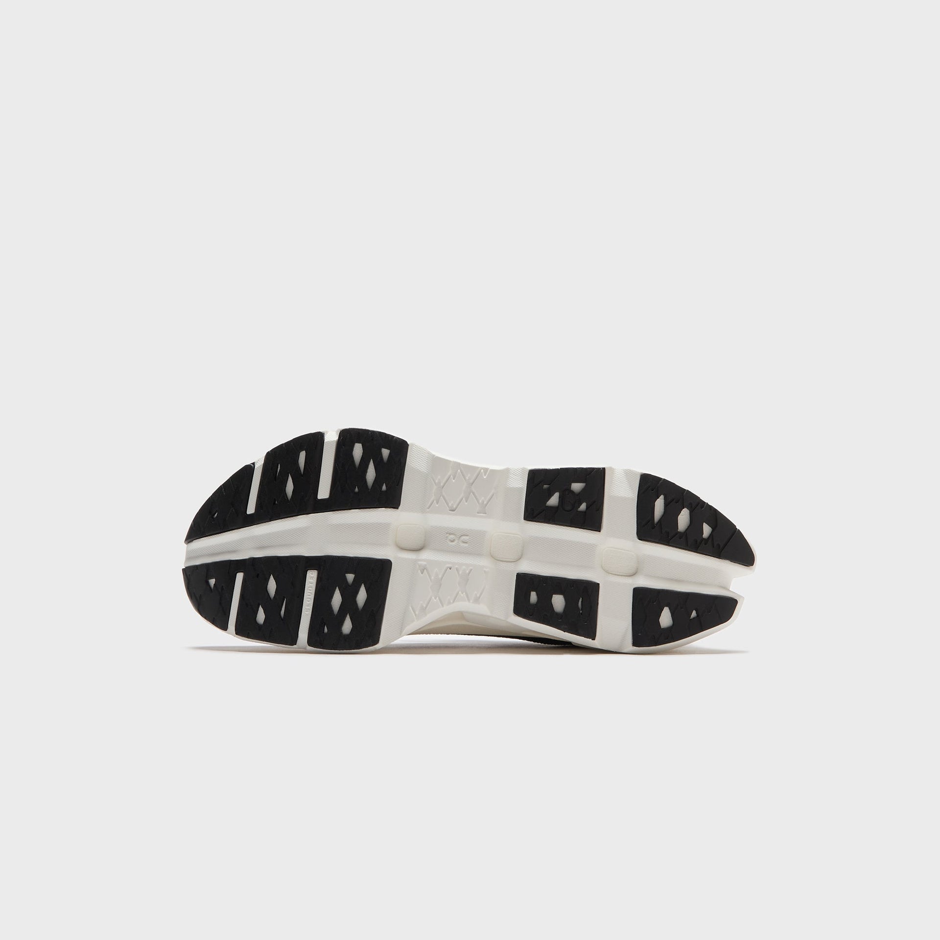 On Running Cloudmonster 3 Hyper - Black / Ivory