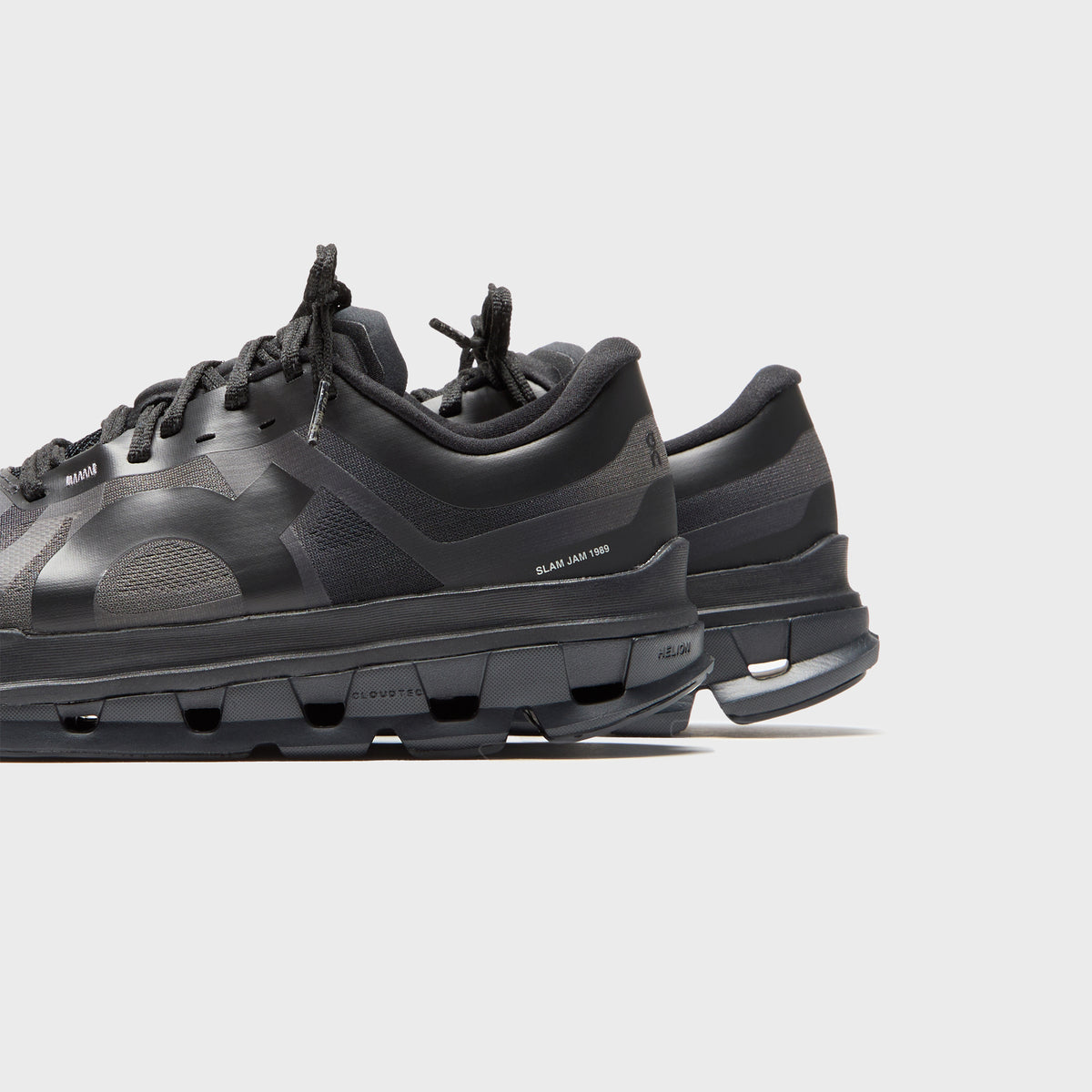 On Running x SLAM JAM Cloud 5 - Gull / Black