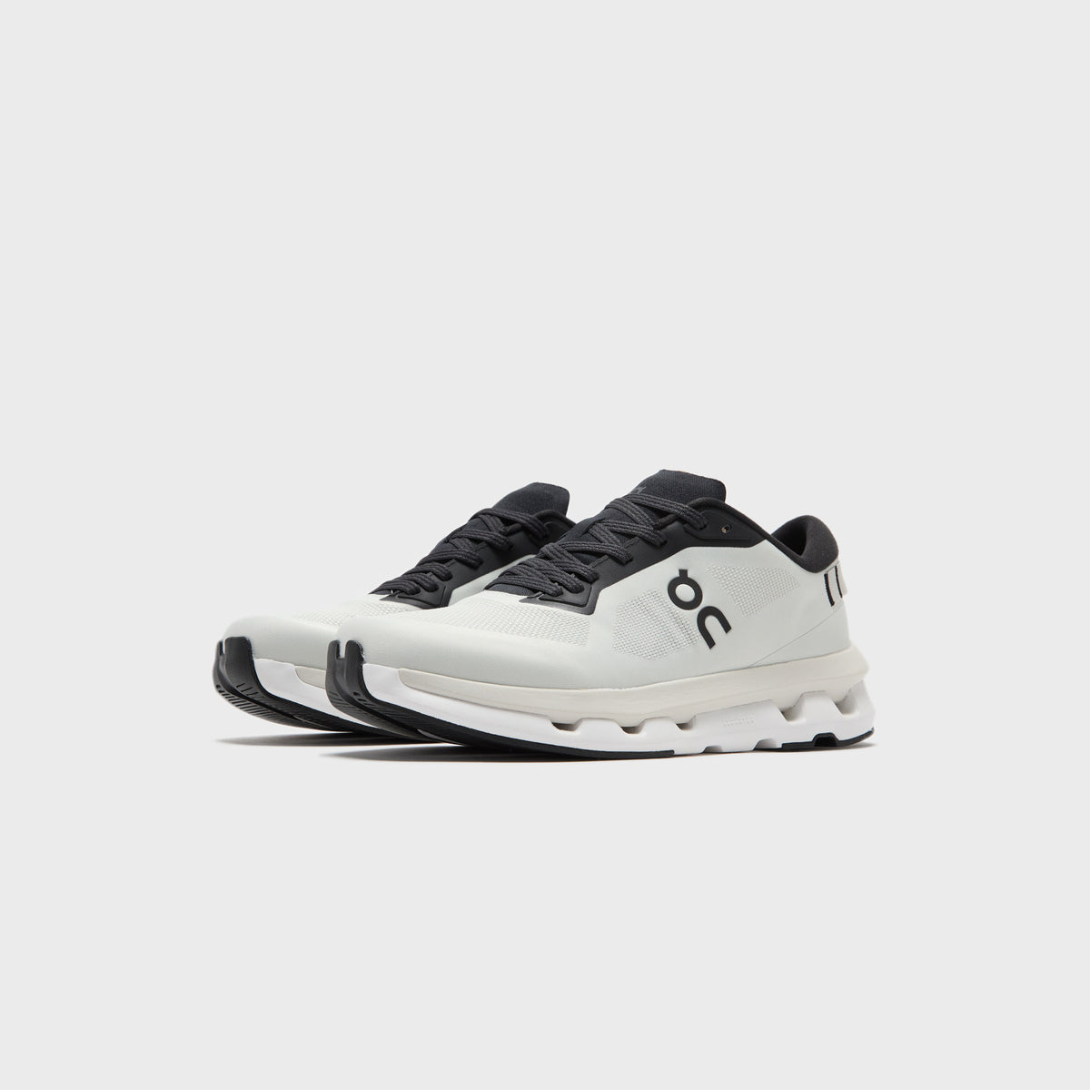 On Running Cloudzone - Ice / Black
