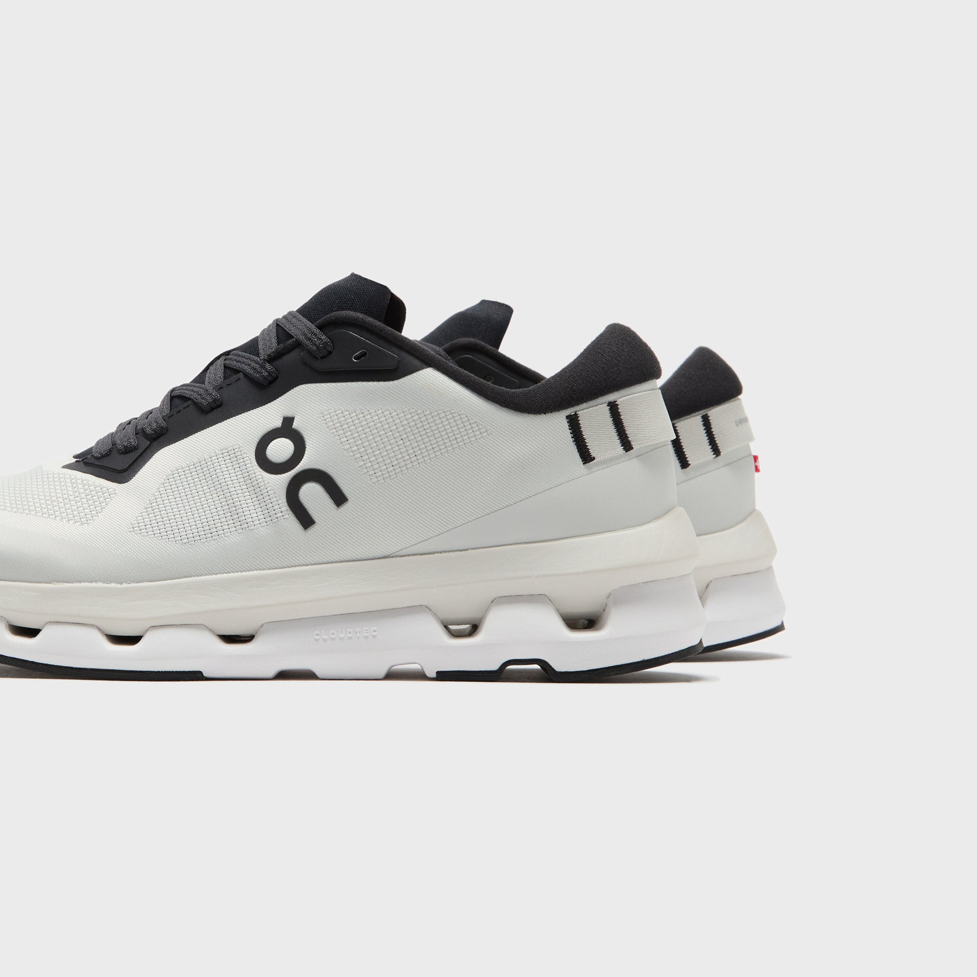 On Running Cloudzone - Ice / Black