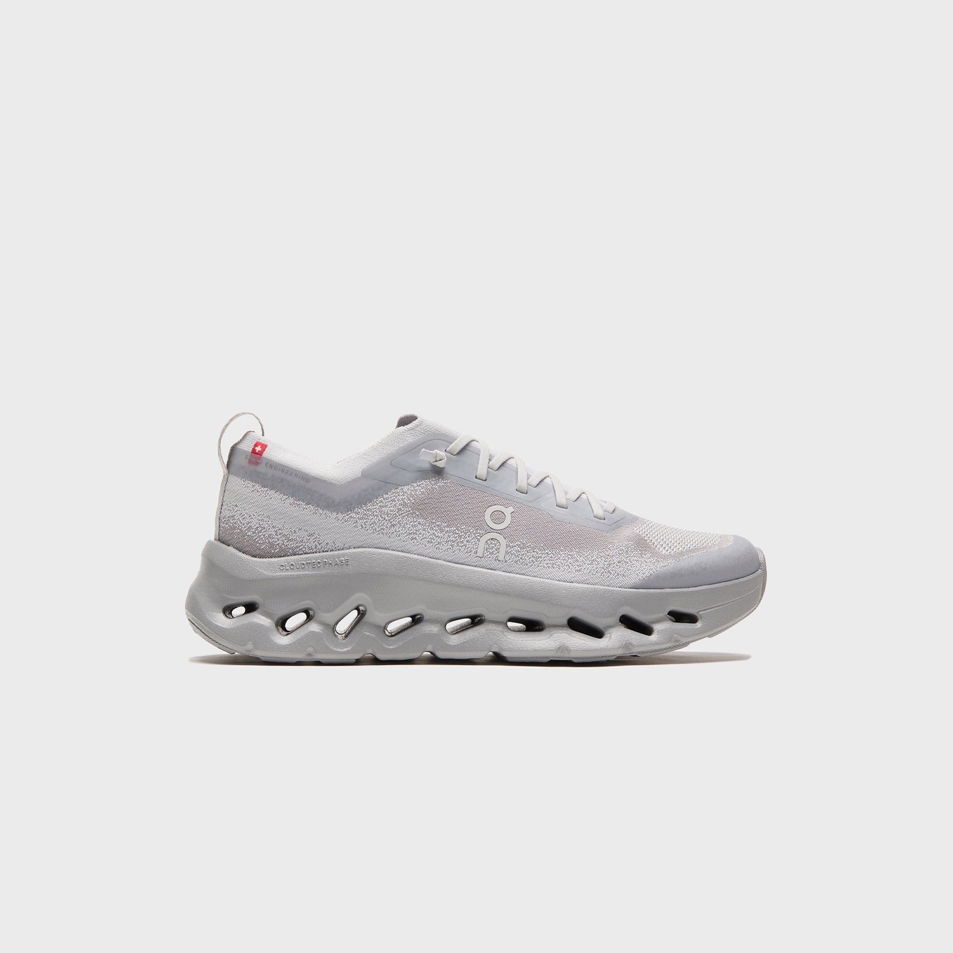 On Running WMNS Cloudtilt Moon - Wolf / Alloy
