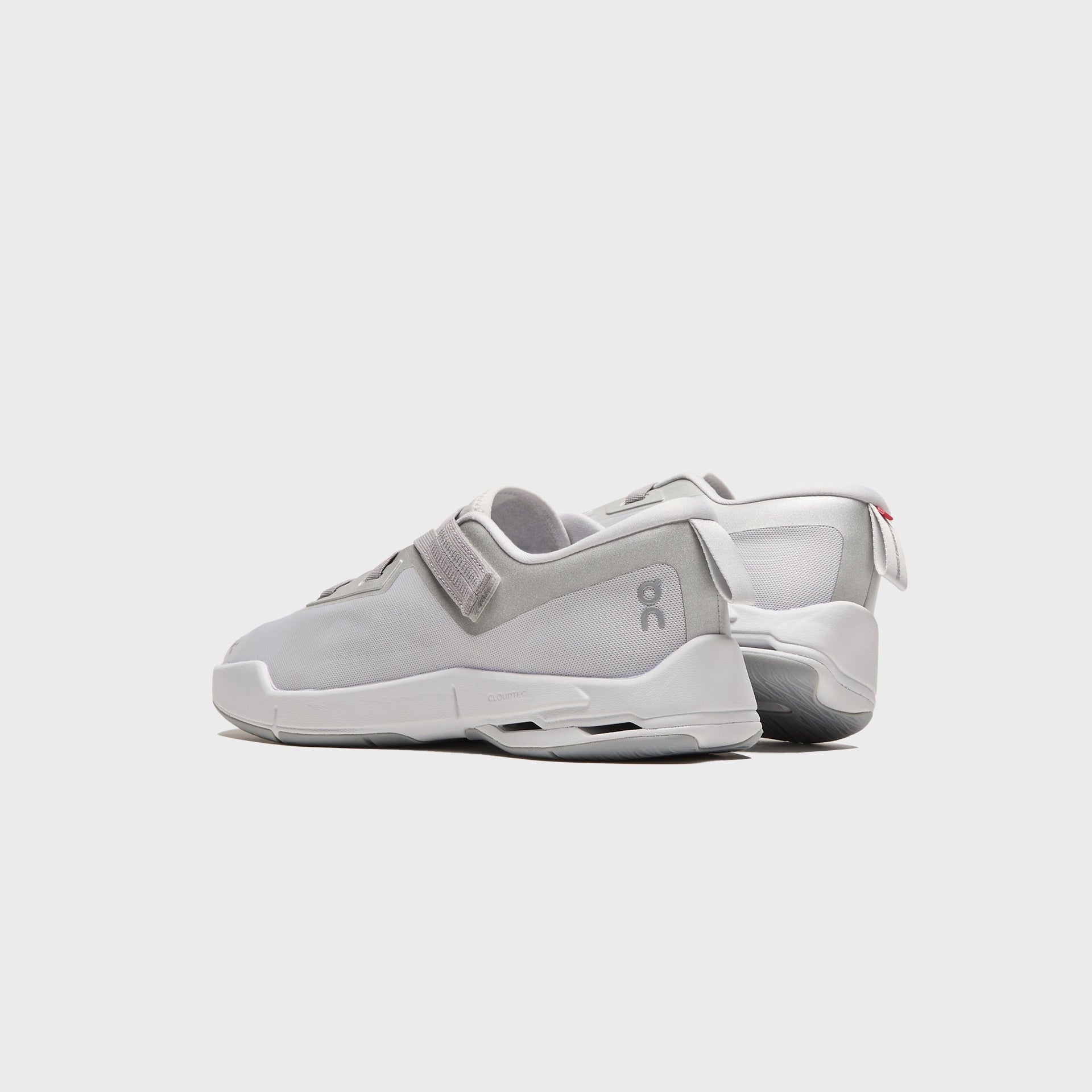 On Running WMNS Cloudnova Moon - Wolf / Alloy