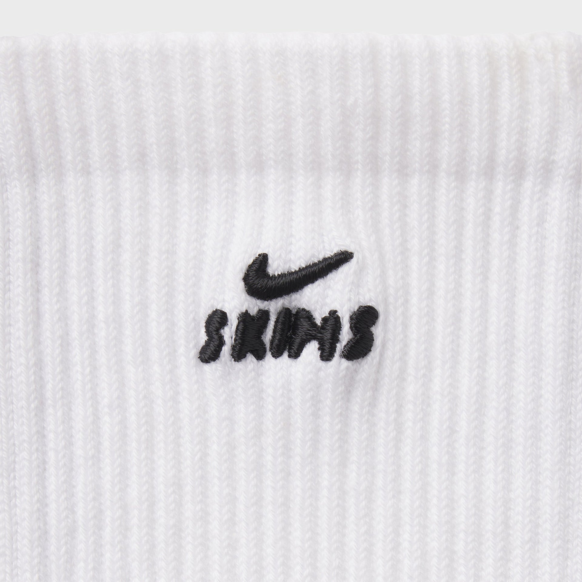 NikeSKIMS Dri-FIT Pilates Grip Crew Socks - Snow