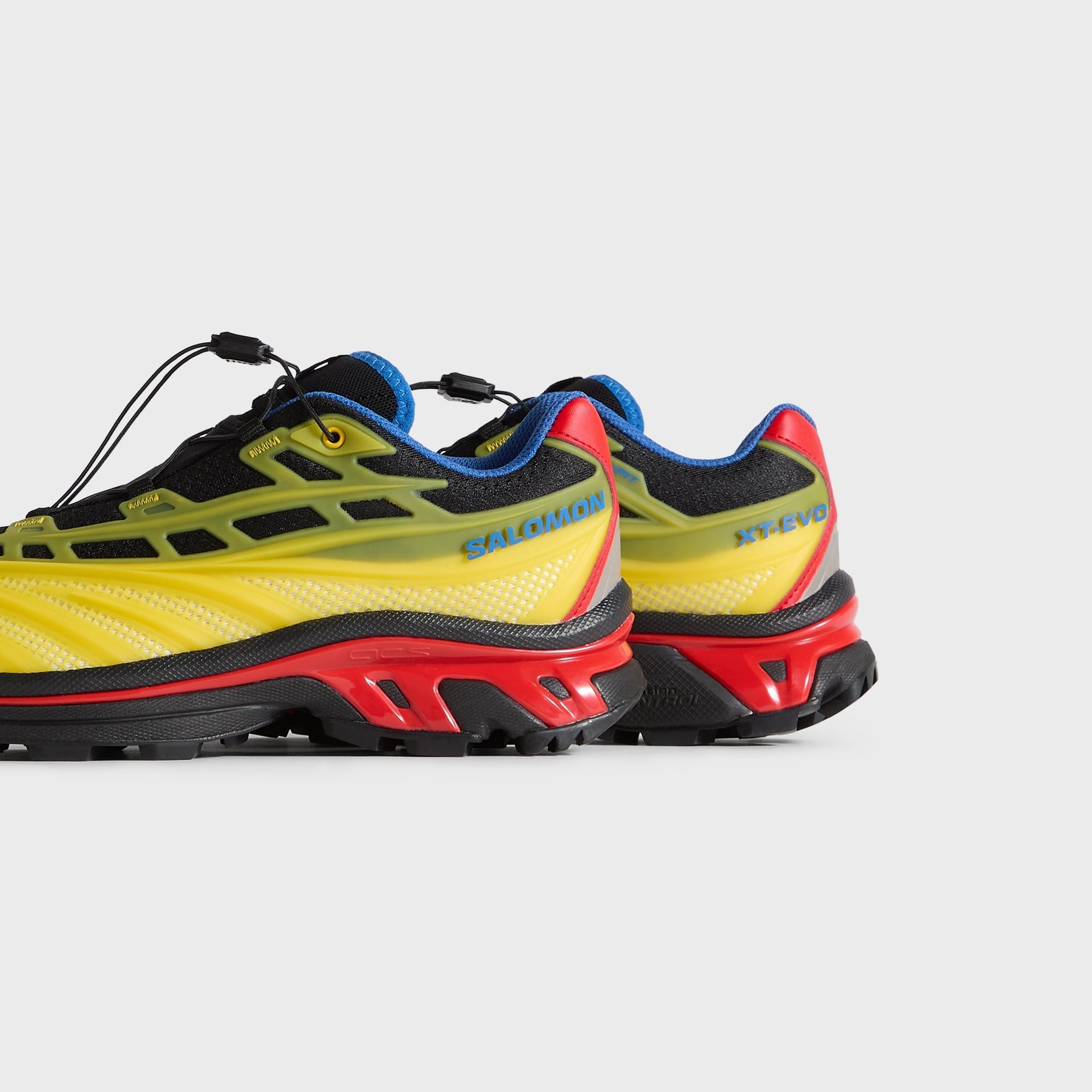 Kith for Salomon XT-EVO, rear 3/4 view of the pair showing SALOMON XT-EVO branding and red heel counters