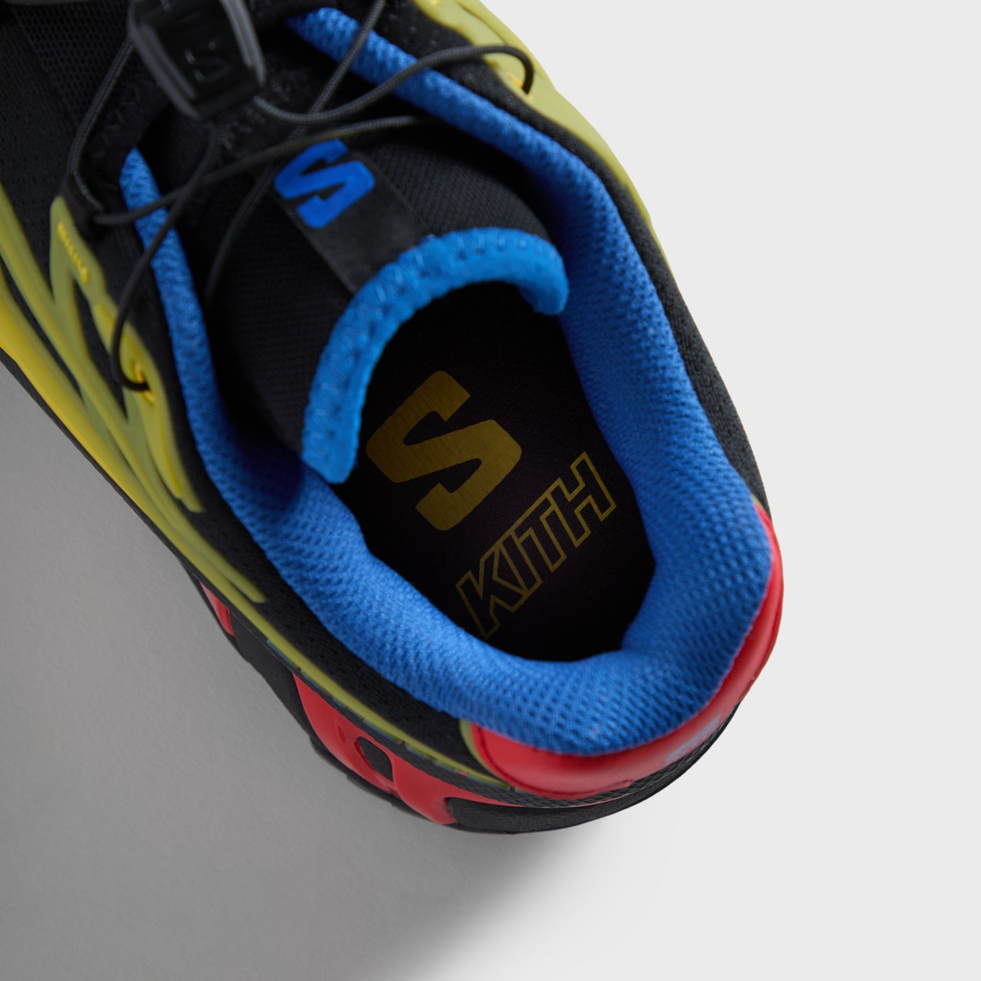 Kith for Salomon XT-EVO detail, blue interior collar and insole with gold Salomon S and KITH branding