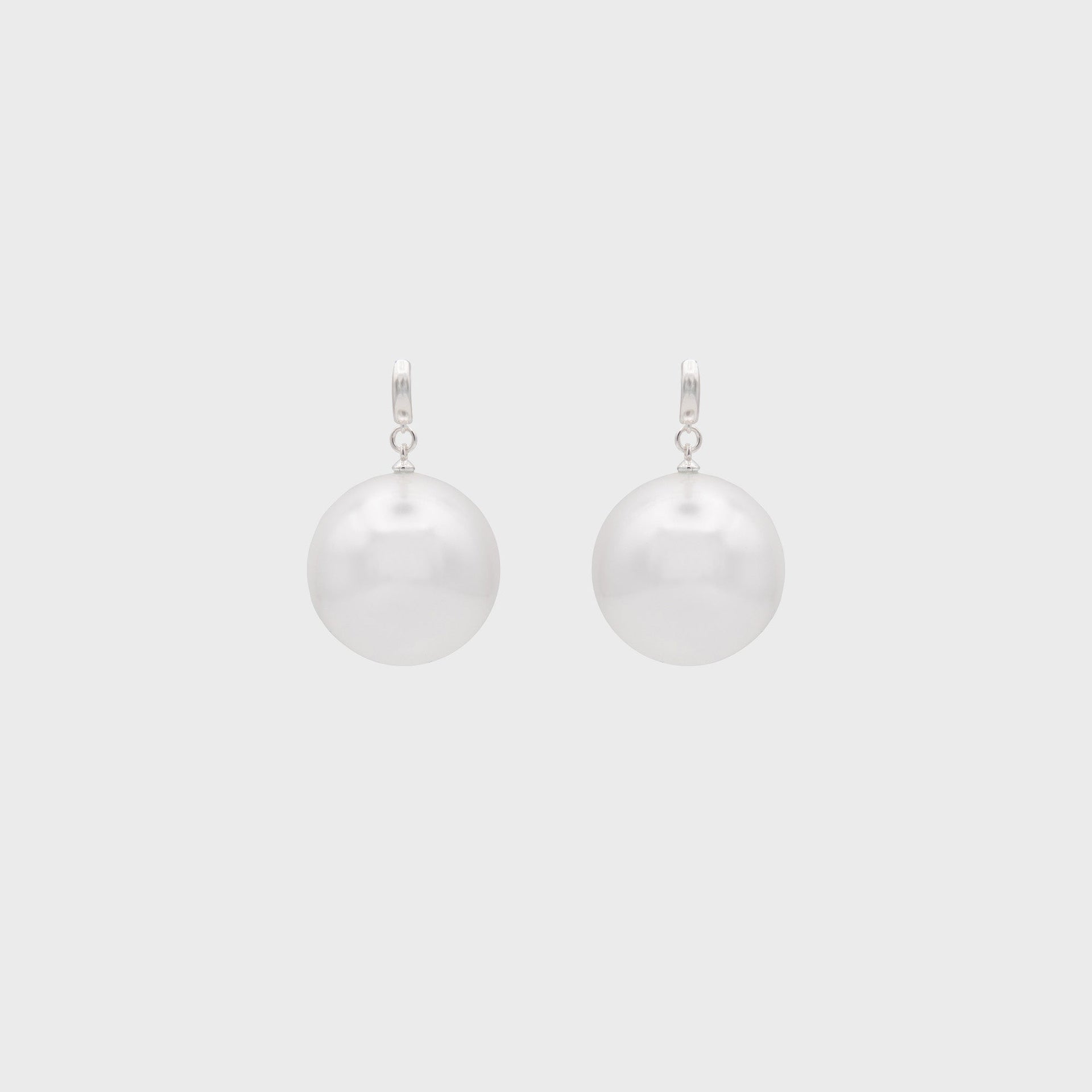 Sandy Liang Bubblegum Pearl Earring - Silver