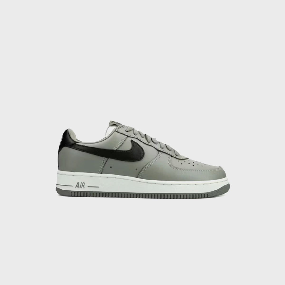 Nike Air Force 1 Low '01 Cracked Leather - Light Army / Black / Sail