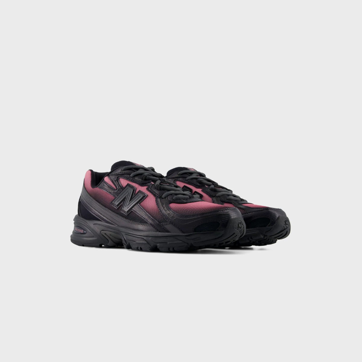 New Balance 740 - Dark Night / Pink Eraser