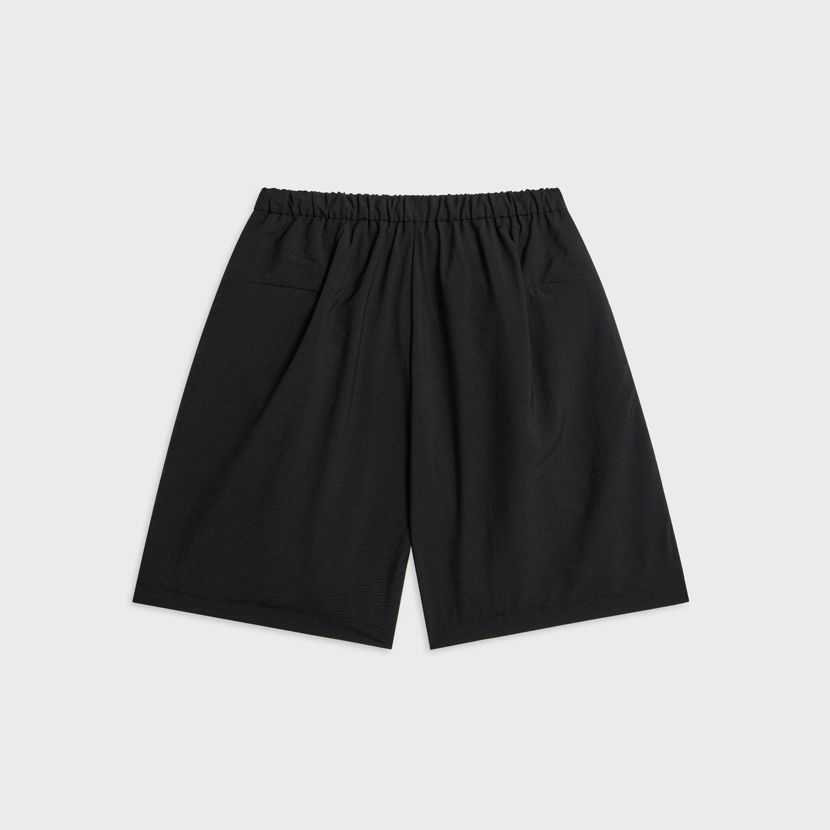 Teatora Wallet Short Resort in grid black, back view of wide shorts with elastic waistband and welt back pockets
