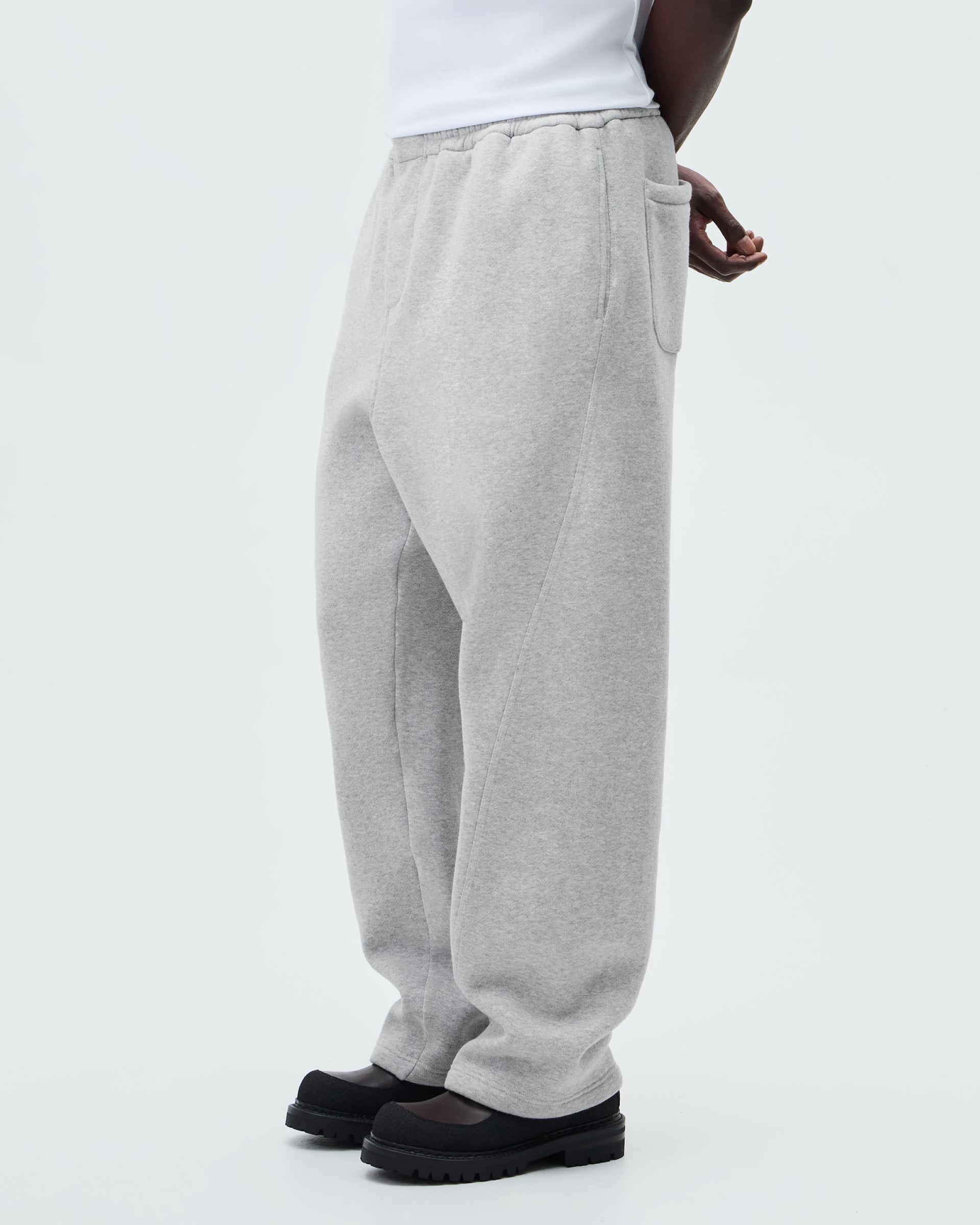 gid://shopify/MediaImage/46753343570196