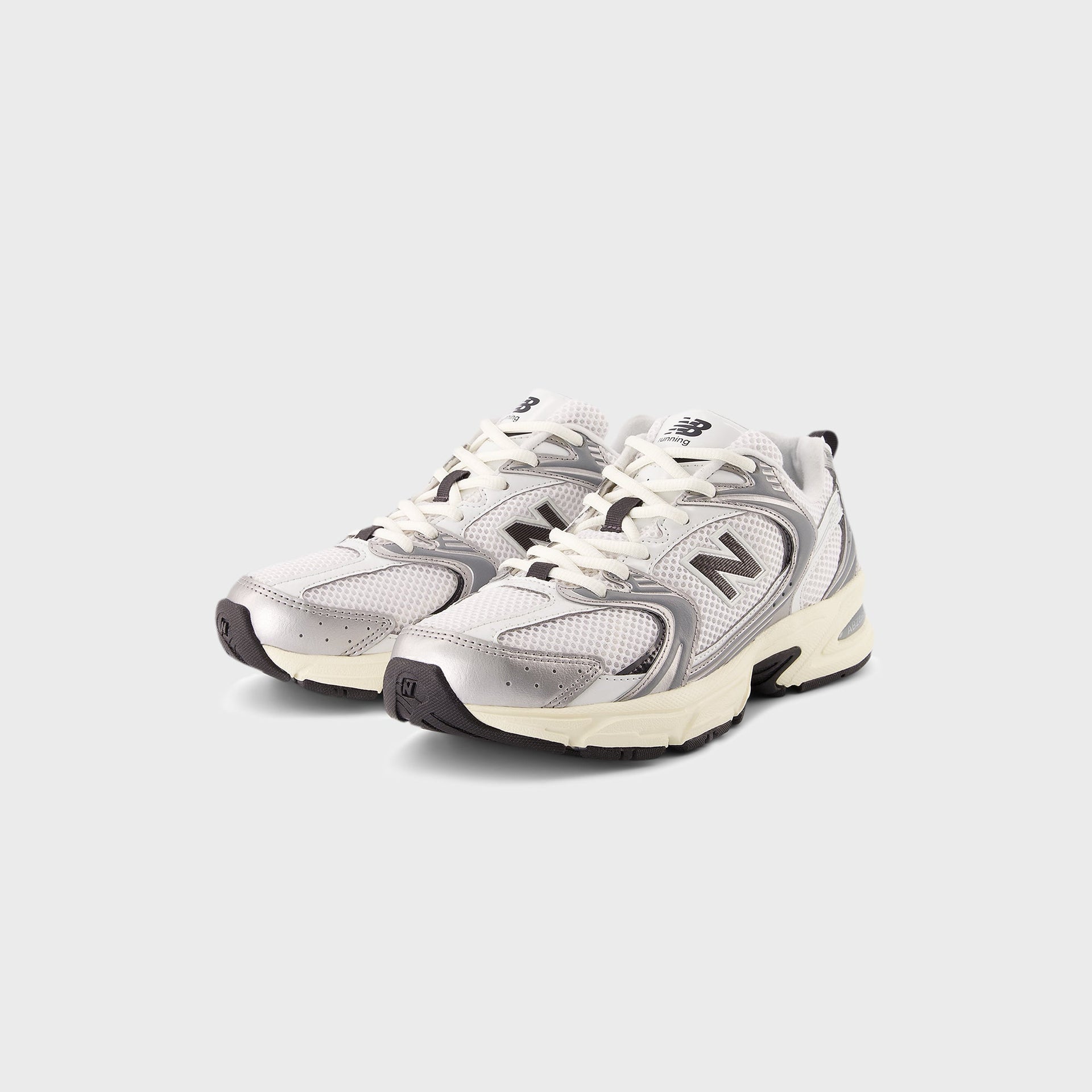 New Balance 530 - Silver Metallic / Black Cement