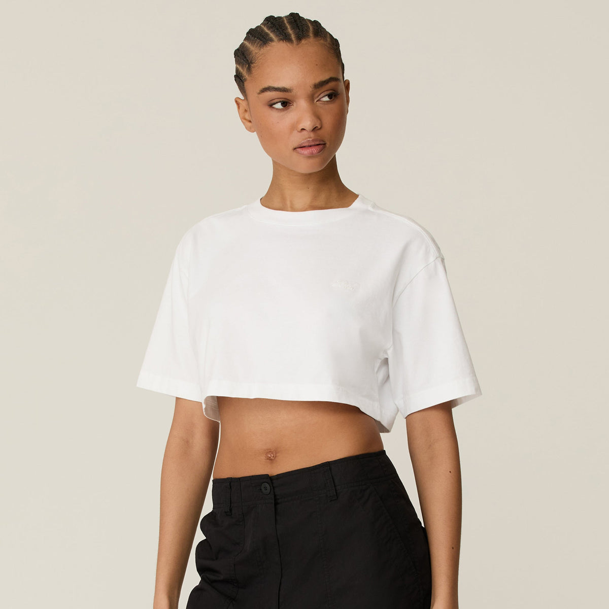 gid://shopify/MediaImage/46943651397908