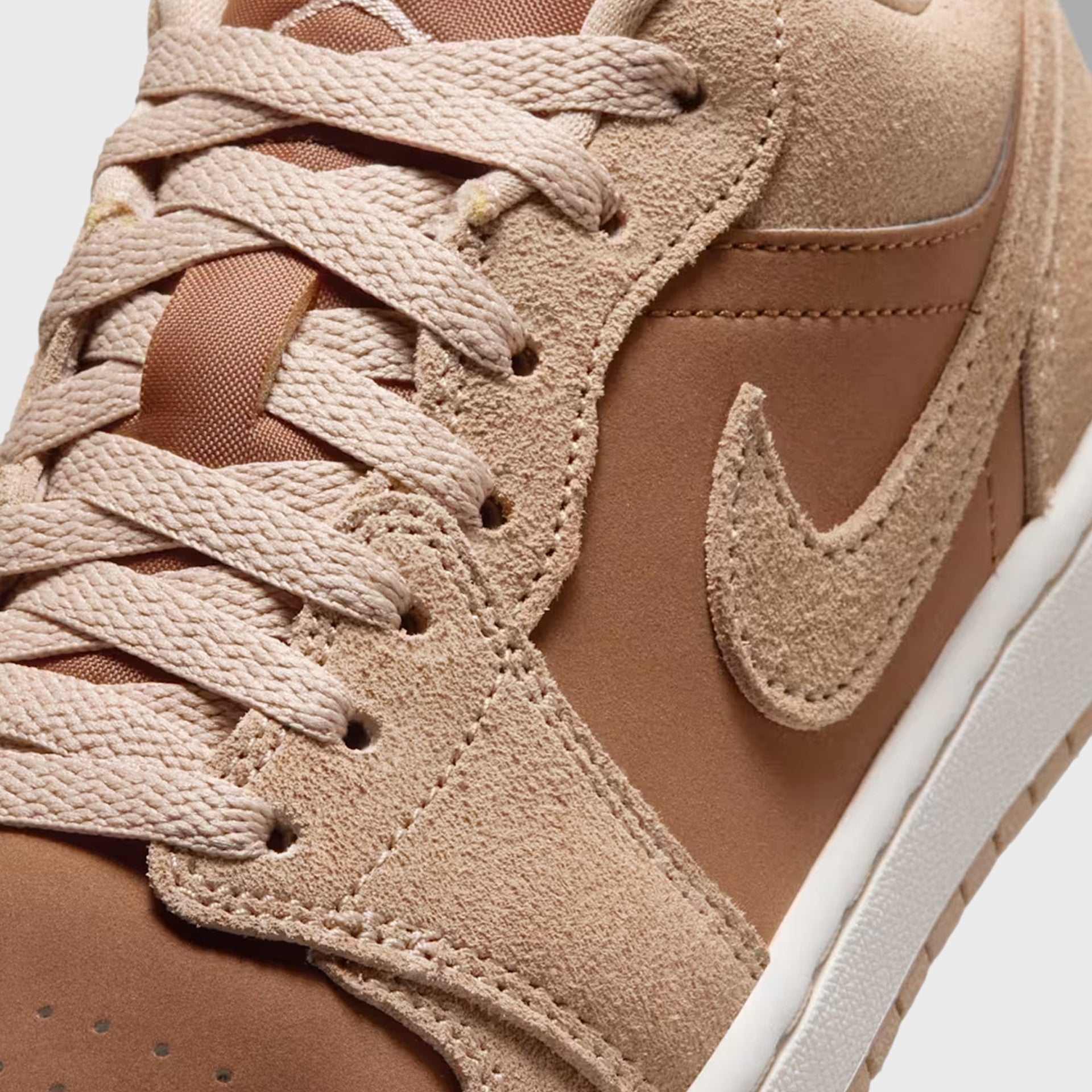 Jordan WMNS Air Jordan 1 Low - Legend Medium Brown / Chalk / Light British Tan