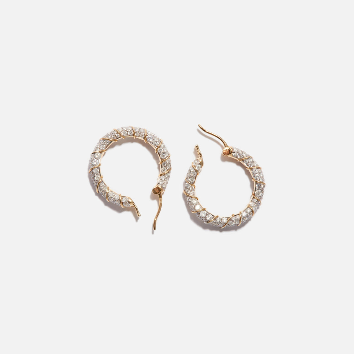 Yvonne Leon Paire De Creoles Twistees Diamants OJ Diamond Hoop - Yellow