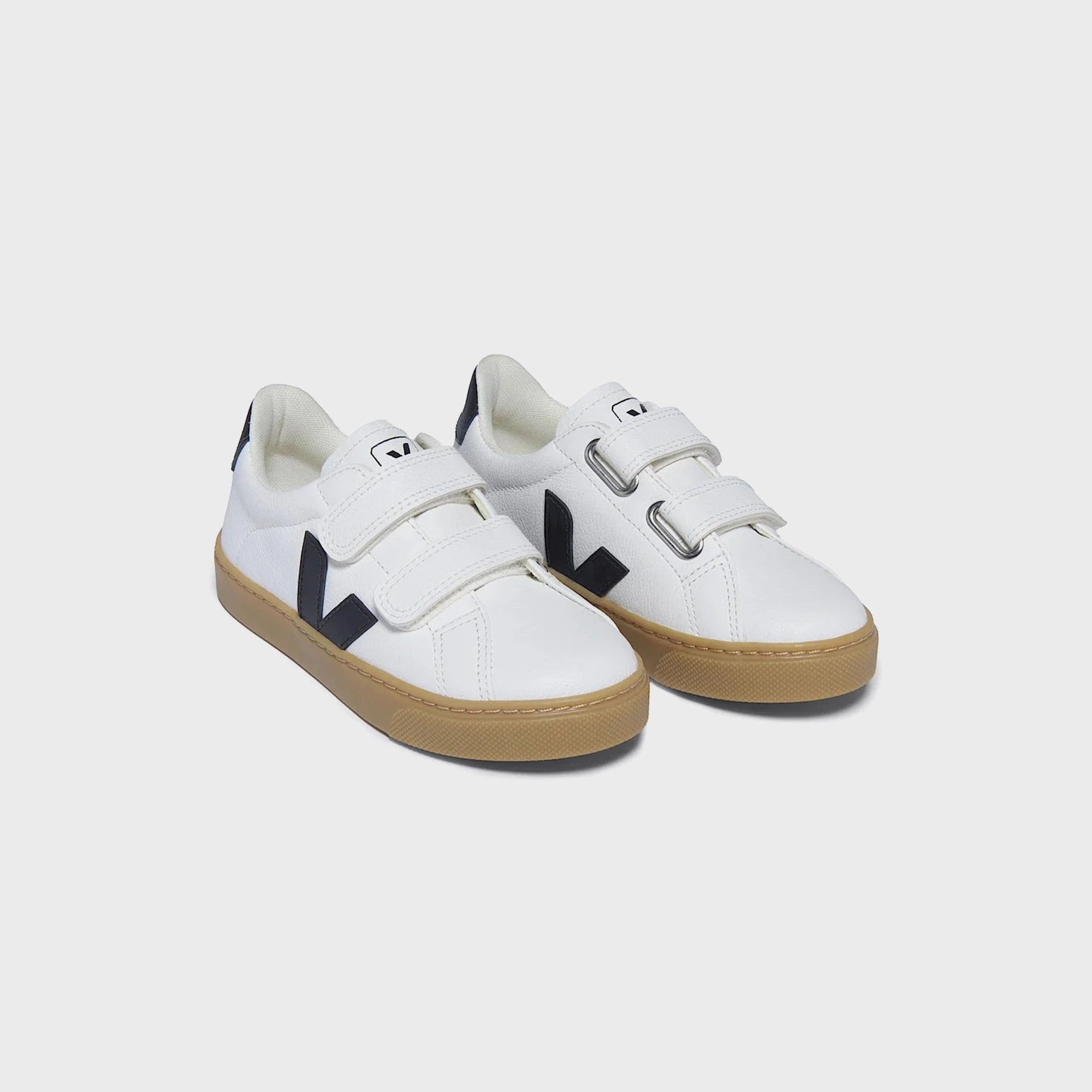Veja Small V-90 - White / Black / Natural