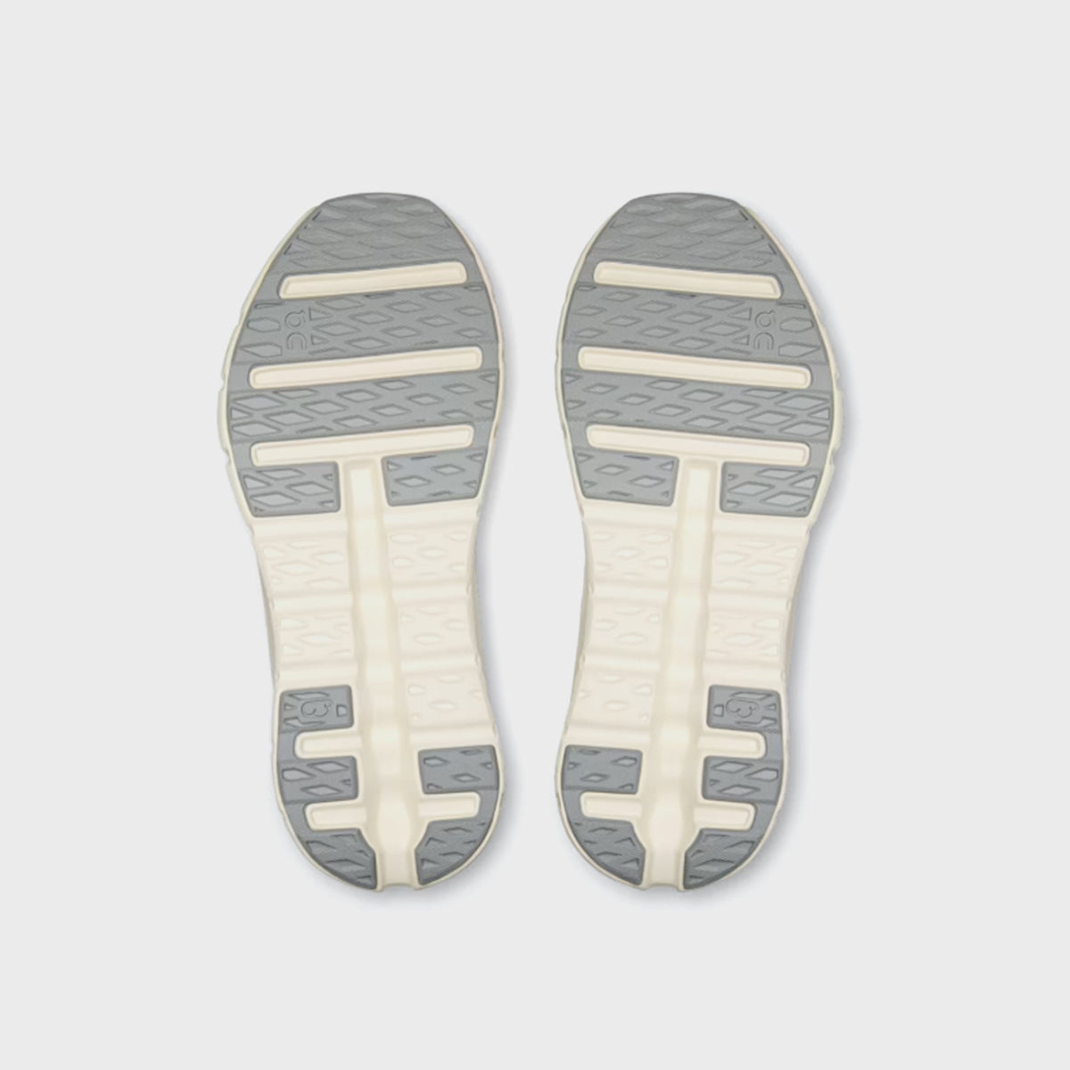 On Running WMNS Cloudtilt Arc - Alloy / Ivory