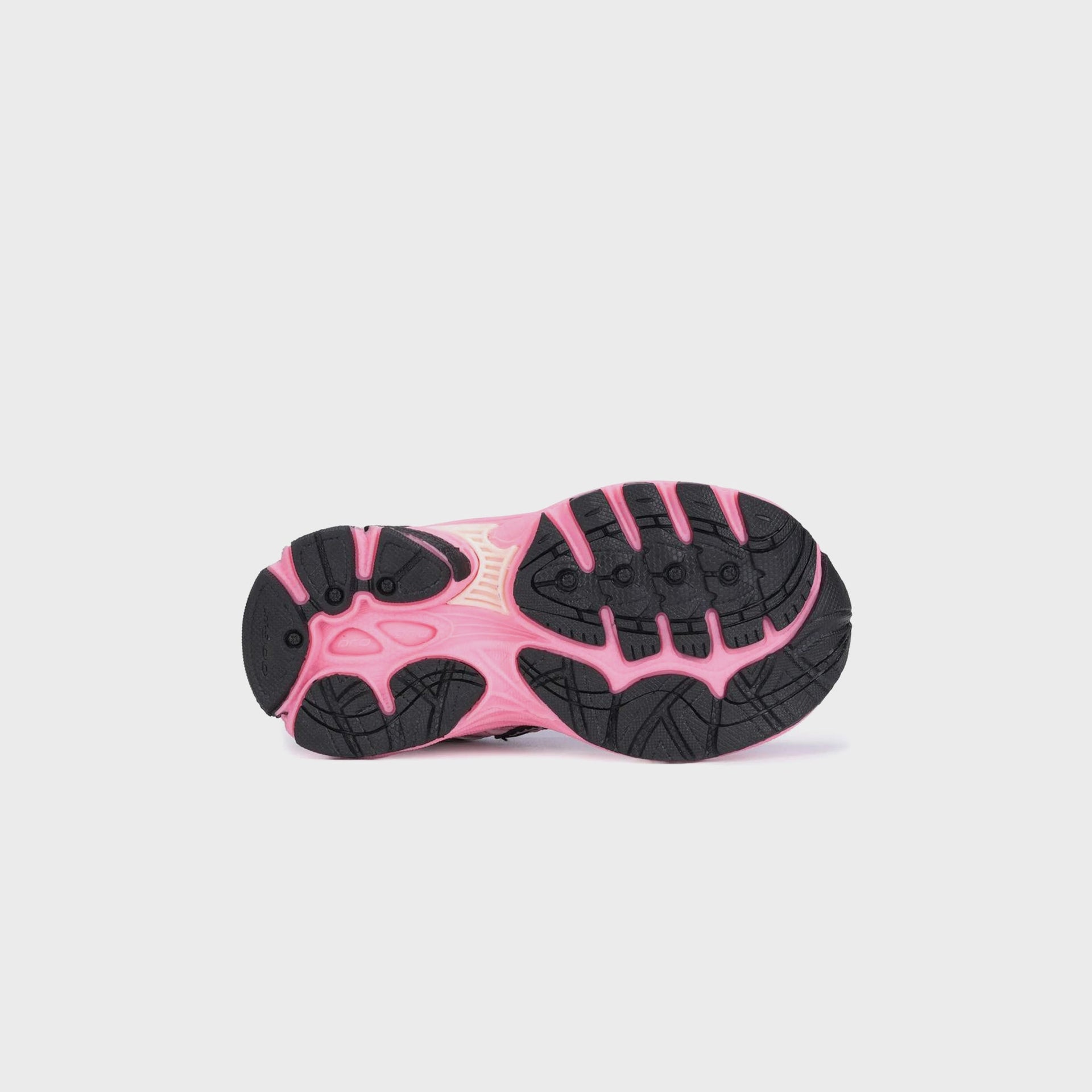 Saucony TD Omni 9 KDZ sneaker outsole view with pink and black tread pattern
