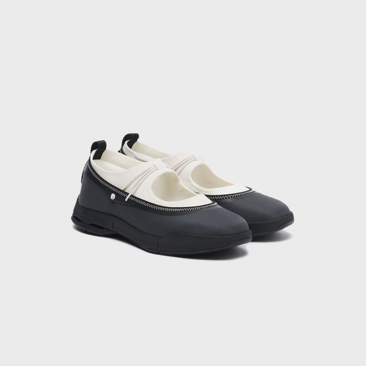 On Running WMNS Cloudnova Moon Mary Janes - Black / Ivory