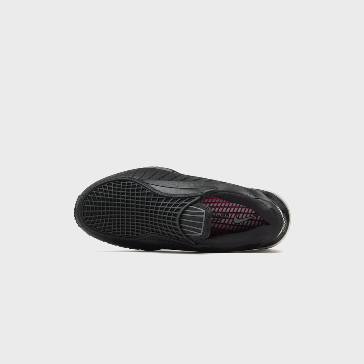 Nike WMNS Air Max Dolce Black / Sport Red top-down view of black grid-mesh slip-on opening with red patterned insole