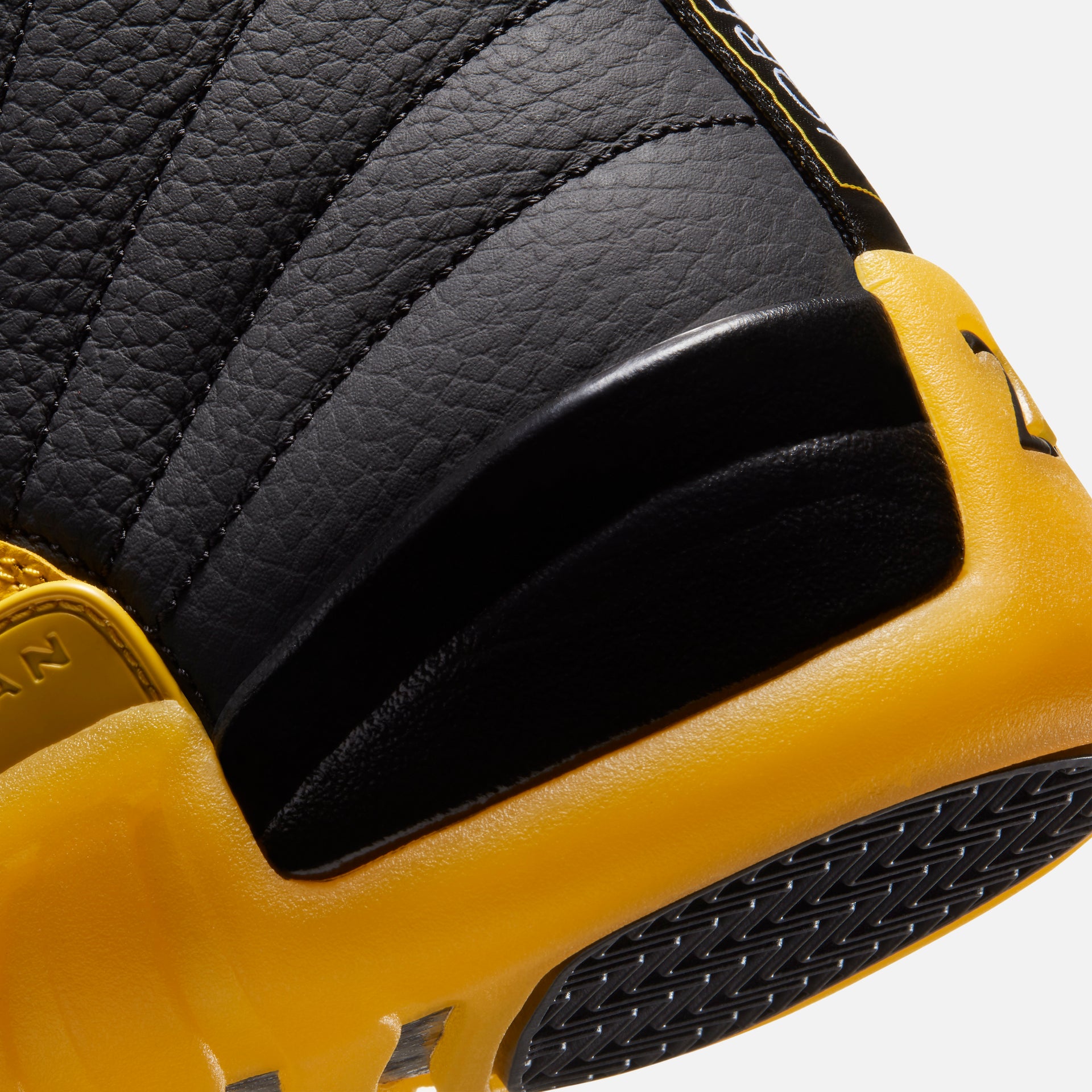 Nike Air Jordan 12 Retro - Black / University Gold
