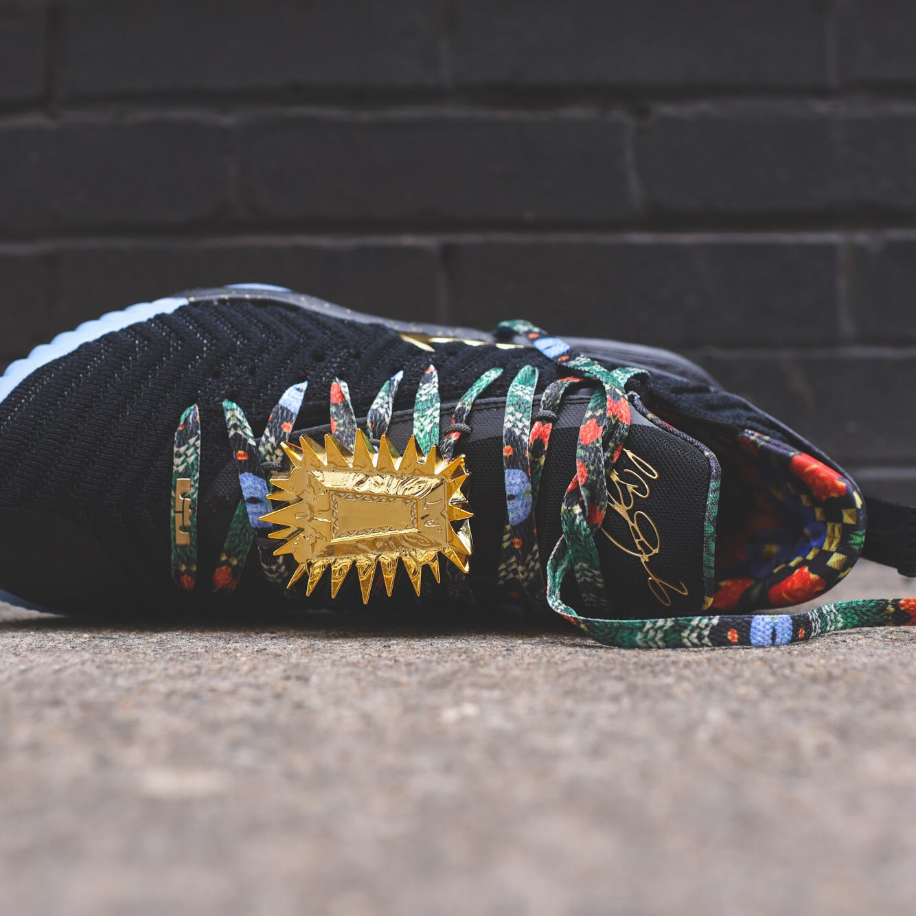 Nike LeBron XVI KC - Black / Metallic Gold / Rose Frost