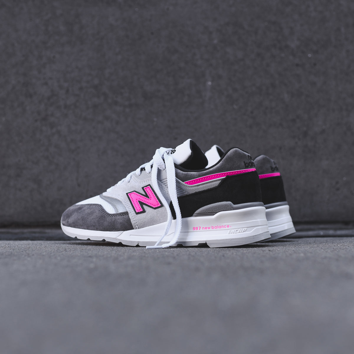 New Balance 997 - Grey / Pink