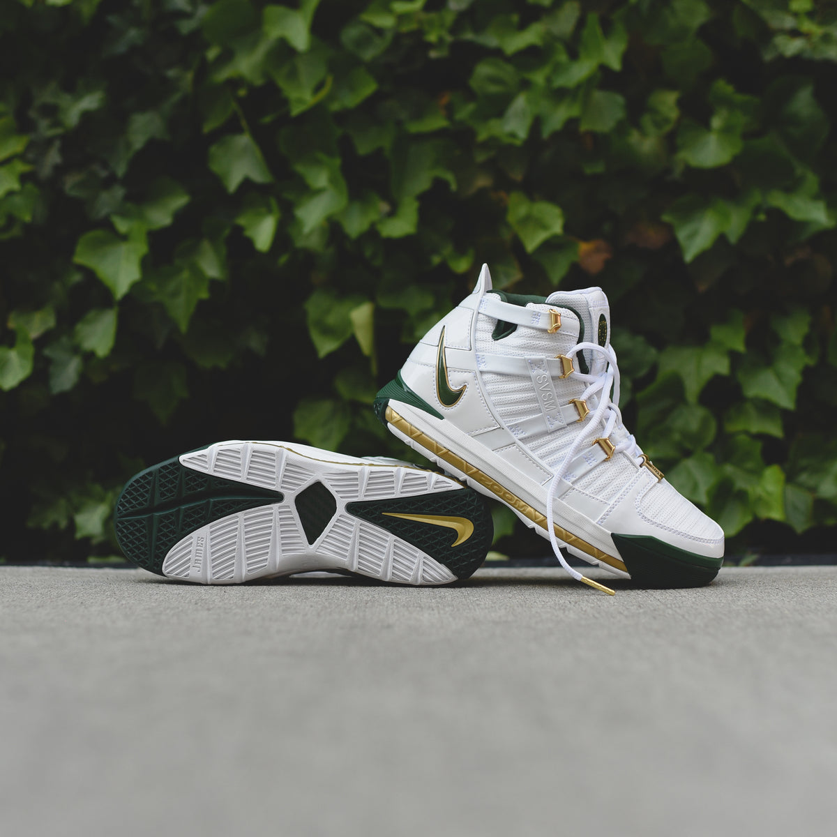 Nike Zoom LeBron III QS SVSM - White / Deep Forest / Metallic Gold