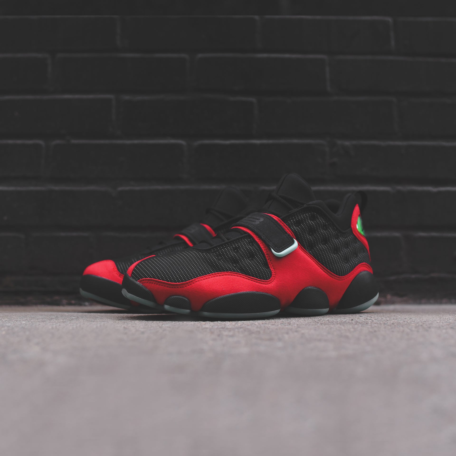 Nike Air Jordan Black Cat - Black / University Red / Emerald
