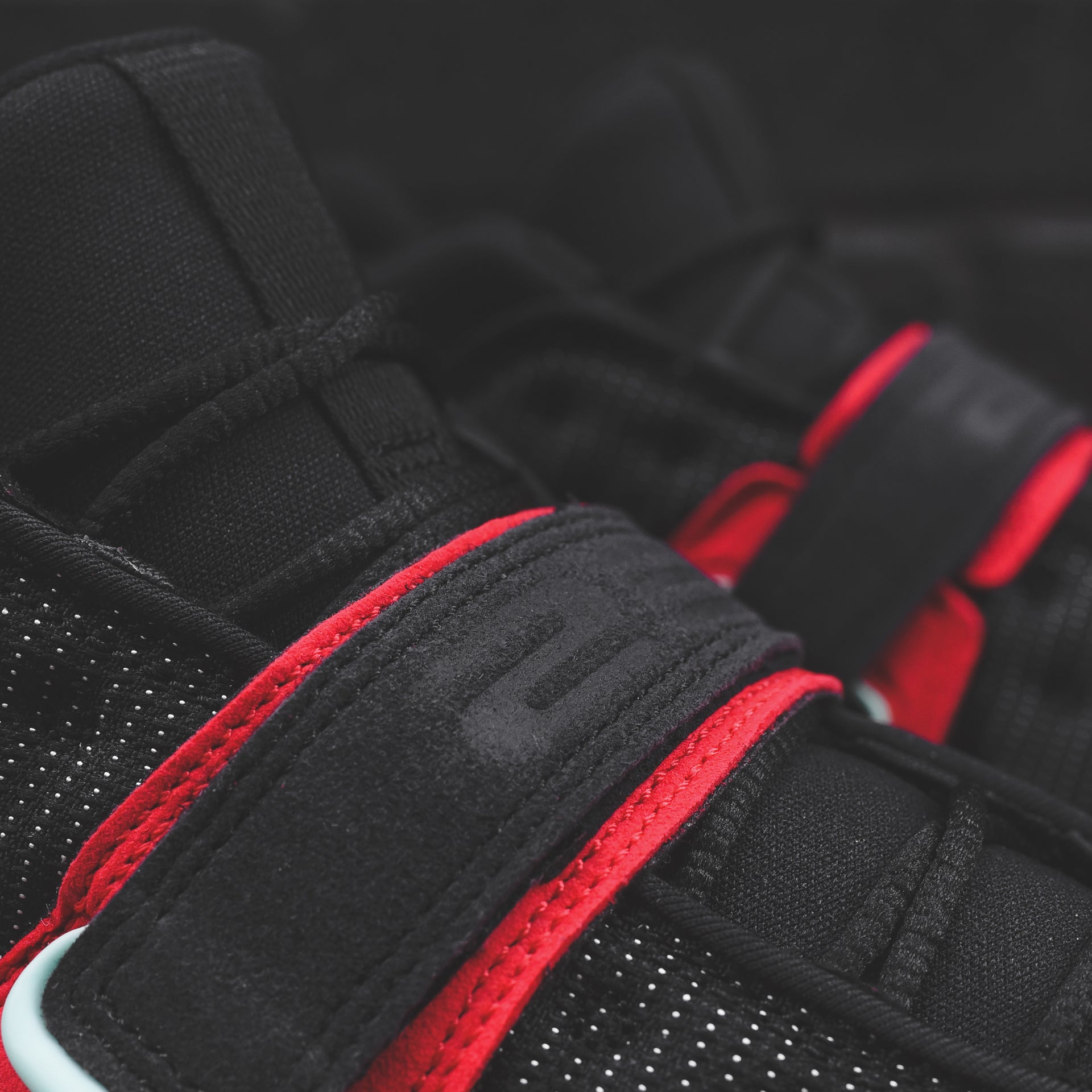 Nike Air Jordan Black Cat - Black / University Red / Emerald