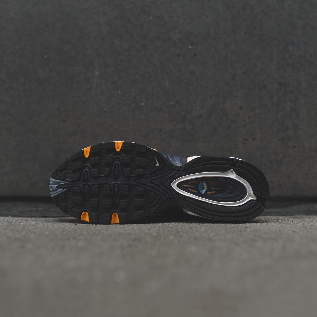 Nike Air Max Tailwind IV - Metro Grey / Resin / White / Machine