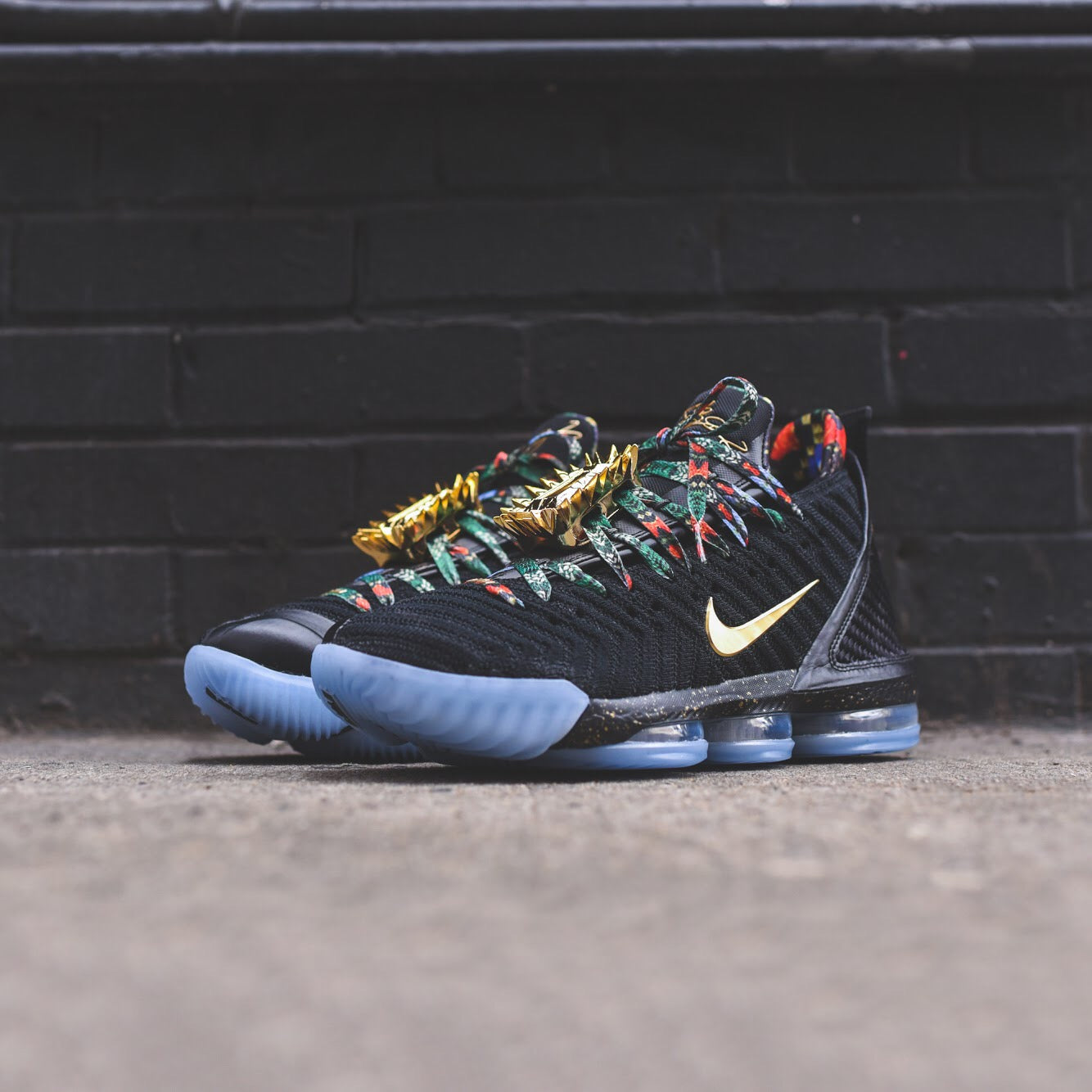 Nike LeBron XVI KC - Black / Metallic Gold / Rose Frost