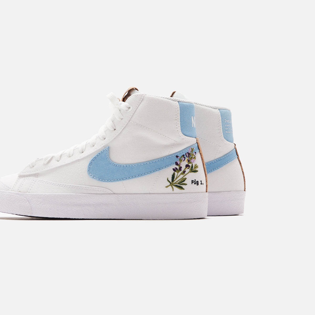 Nike WMNS Blazer Mid `77 SE - White / Obsidian / Multi Color