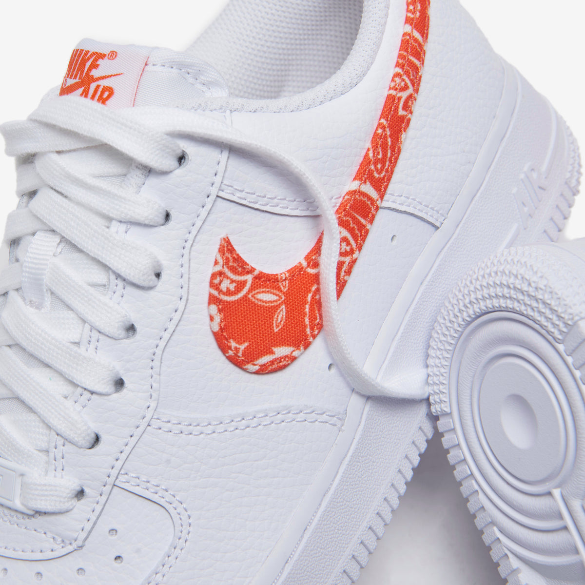 Nike WMNS Air Force 1 `07 Low - White / Rush Orange