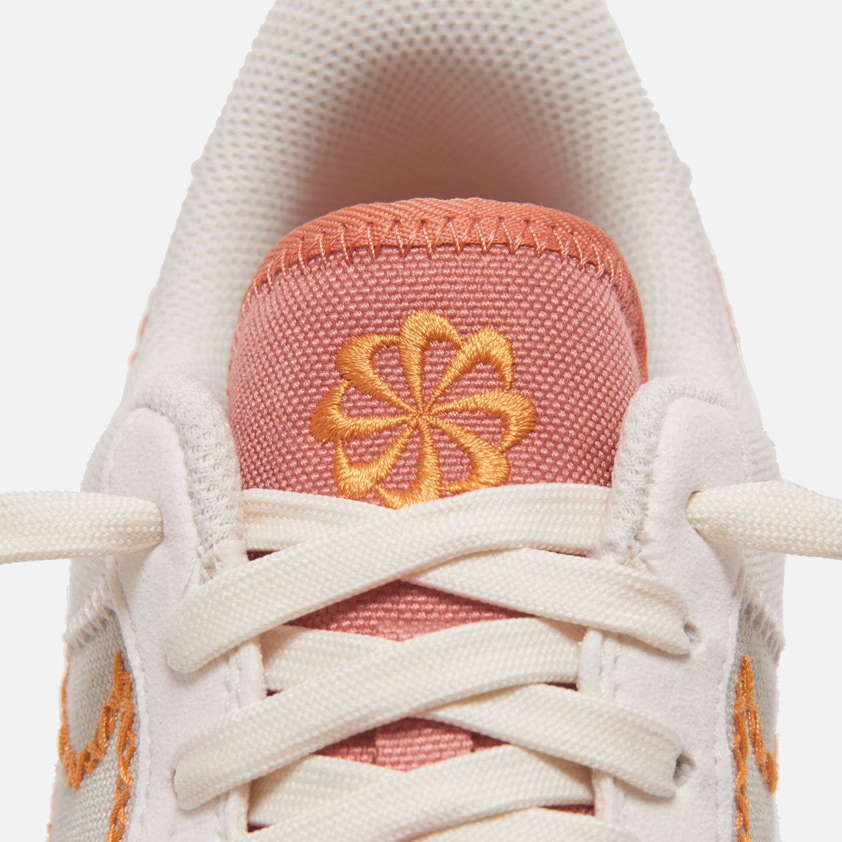 Nike WMNS Air Force 1 - Coconut Milk / Light Curry Olive Aura