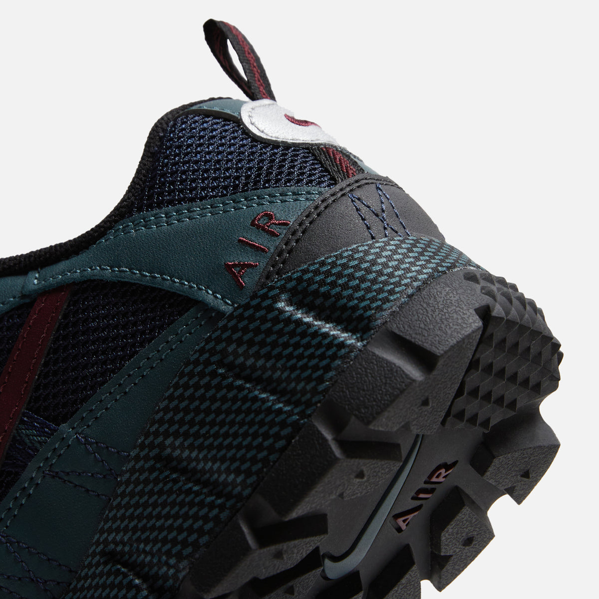 Nike Air Humara QS -  Silver / Midnight Navy / Black / Desert Bronze