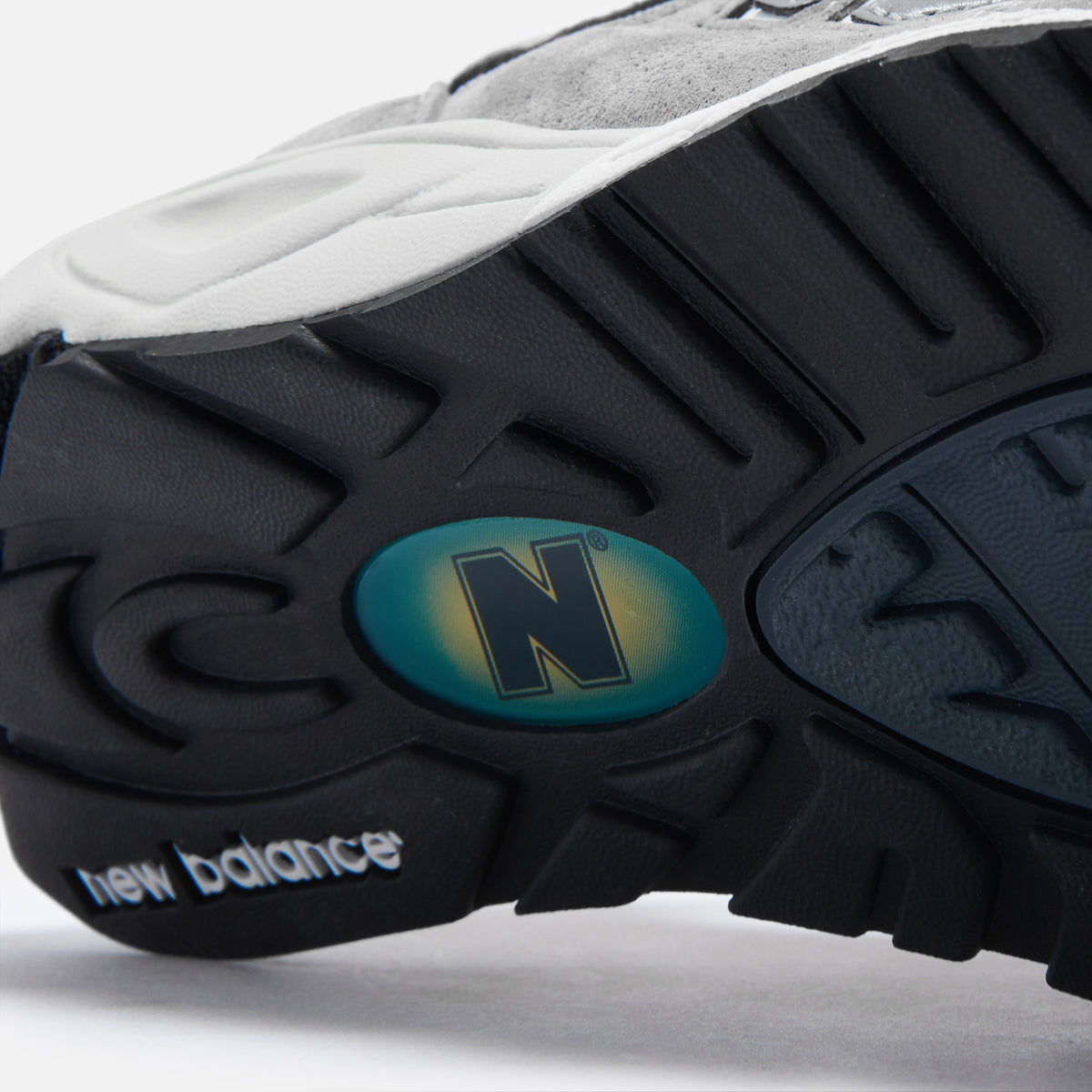 New Balance 990 v2 - Grey / Dark Grey / White