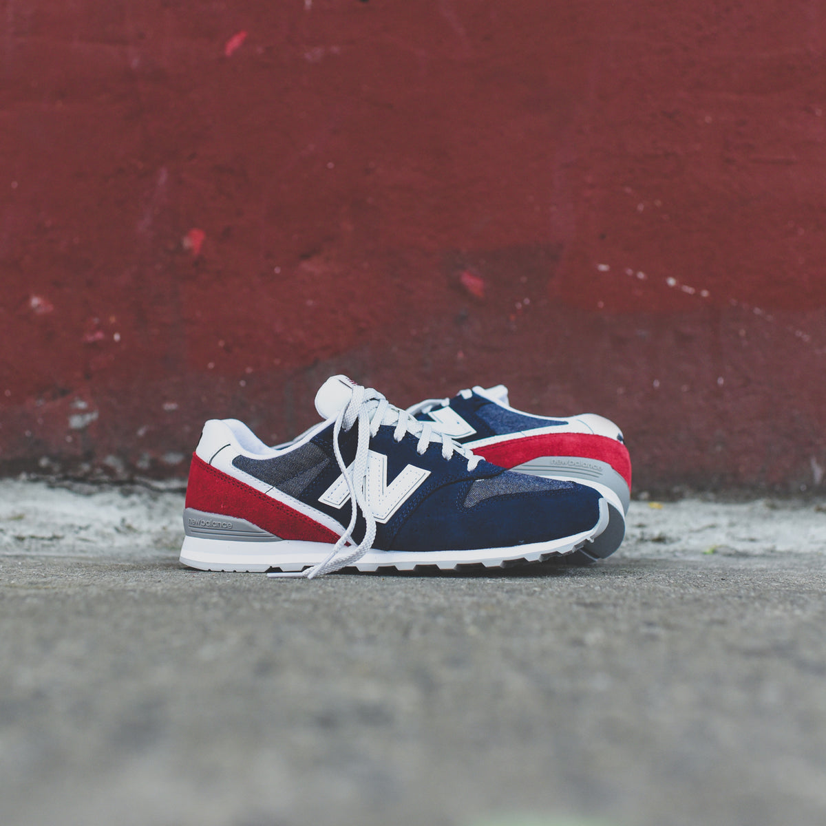 New Balance WMNS 996 - Eclipse / Scarlet