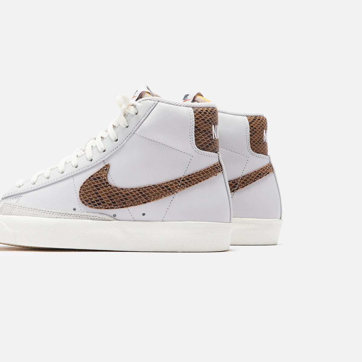 Nike Blazer Mid '77 - Vintage Reptile / Vast Grey / Metallic Red