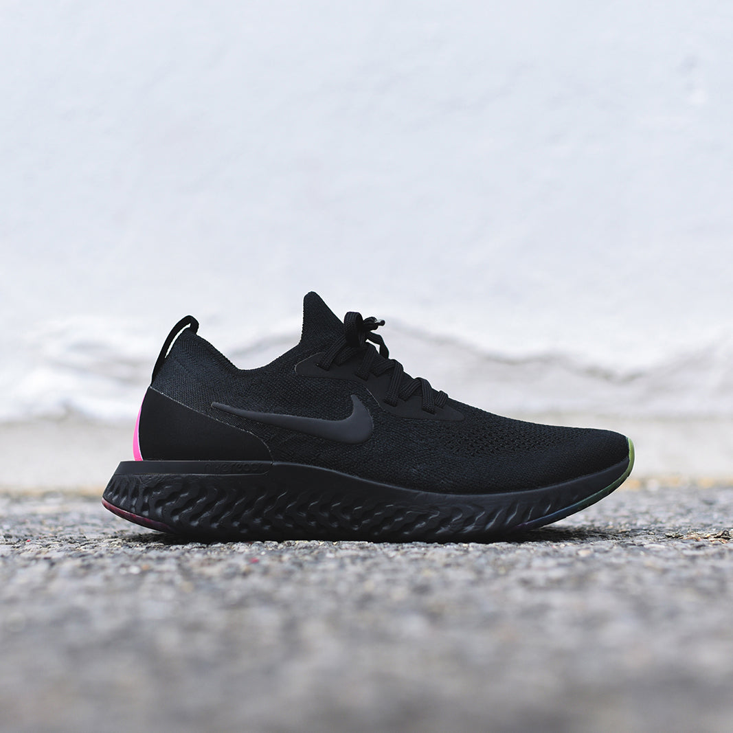 Nike Epic React BE TRUE Flyknit - Black / Pink