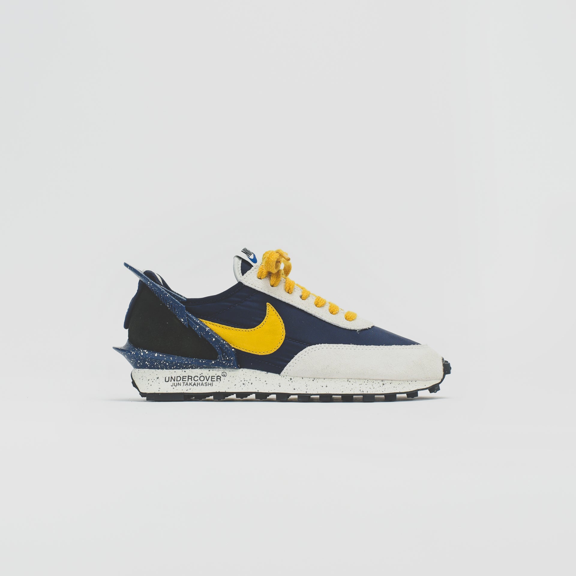 Nike x Undercover WMNS Daybreak - Obsidian / Gold Dart / Sail